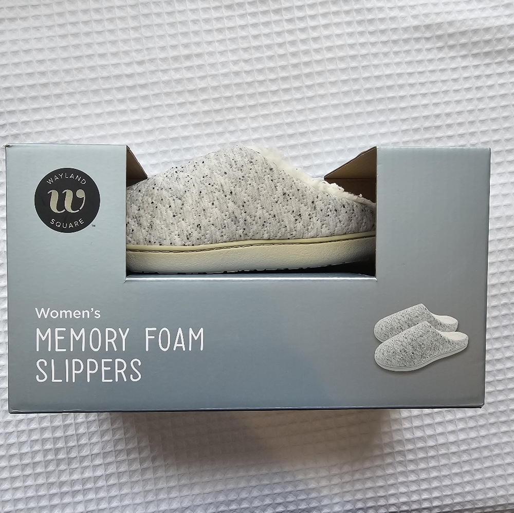 NWT Wayland Square Ecru Cream Black Memory Foam Slippers Women's Size S (7-8)